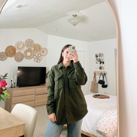 Good American Fleece Shirt Jacket - Picture 6 of 11